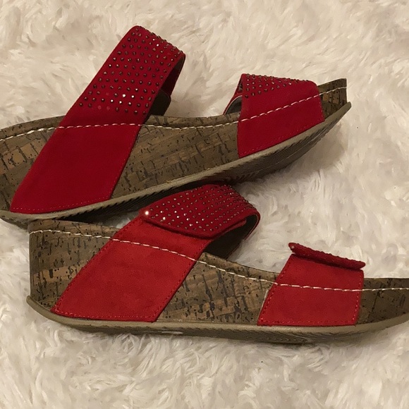 Red heeled sandals - Picture 2 of 2